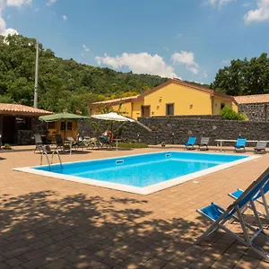 Viola Nel Parco Alloggio per agriturismo SantʼAlfio